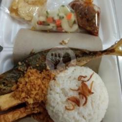 Nasi Ikan Goreng Kremes