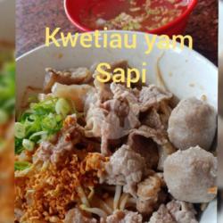 Kwetiau Yam Sapi