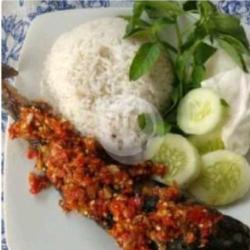 Nasi Lalapan Lele Geprek