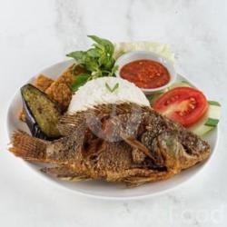 Nasi Penyetan Mujaer