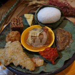 Paket Nasi Jamblang Semur Daging