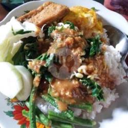 Sego Pecel Ayam Goreng