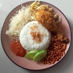 Nasi Uduk Ayam Serundeng