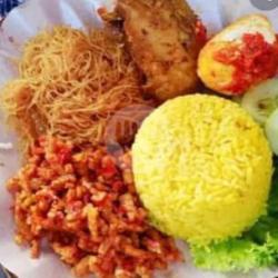 Nasi Kuning Ayam Telur Sambel Tumis