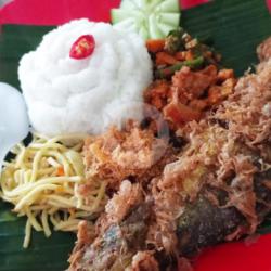 Nasi Campur Bandeng Presto