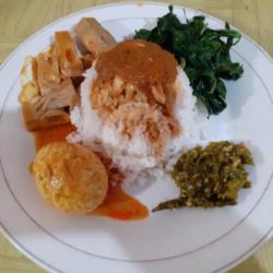 Nasi Gulai Telur Bulat Komplit