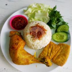 Nasi Uduk Ayam Lalapan