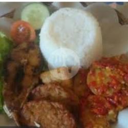 Nasi Putih   Ayam Goreng   Jengkol   Tahu Tempe   Sambal Lalap   Kerupuk