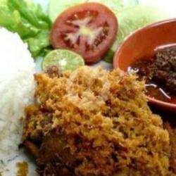 Nasi Ayam Paha Goreng Serundeng Es Teh /teh Hangat