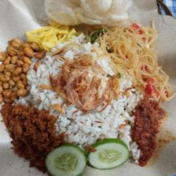 Nasi Uduk Khas Bu Yuyun