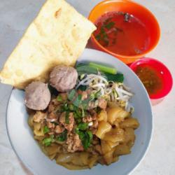 Kwetiau Ayam Bangka Bakso