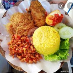 Nasi Kuning Ayam Goreng Kentang Mie Goreng Sambal Timun Bawang Goreng