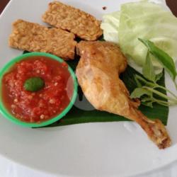 Lalapan Ayam Sambel Matang