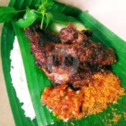 Dada Ayam Bumbu Hitam