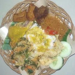 Nasi Urap   Telur Dadar