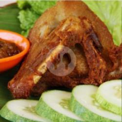 Bebek Goreng (sayap) Kol Timun Bumbu Madura Sambel Pedes