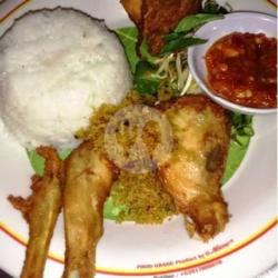 Nasi Penyetan Paha Ayam