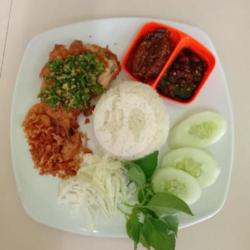 Ayam Penyet Cabe Hijau  Nasi