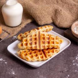 Croffle 2 Pcs   Matcha Crunch Sauce