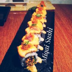 Spicy Salmon Floss Roll (8pcs)