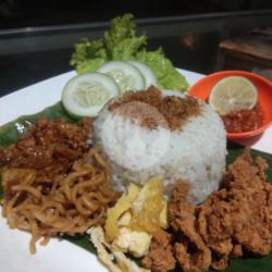 Nasi Uduk Kulit Goreng Serundeng