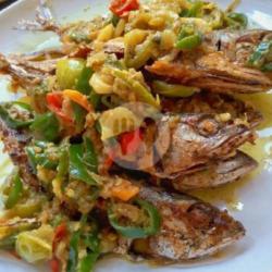 Ikan Kembung Goreng Sambal Dan Lalap