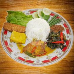 Nasi Ikan Jambal Bumbu Kuning Komplit   Es Teh Manis