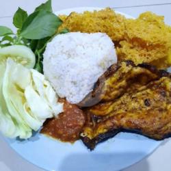 Nasi Telor Kremes Sambel Lalapan