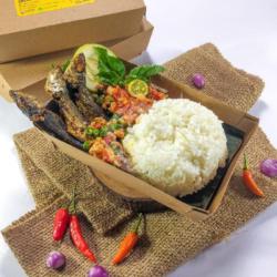 Sego Sambel Orek Ikan Asin Klotok