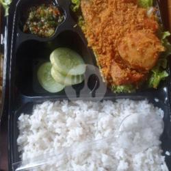 Nasi Bento Ayam Serundeng