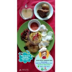 Nasi Kuning Lengkap Semur Tahu Dan Telur Semur