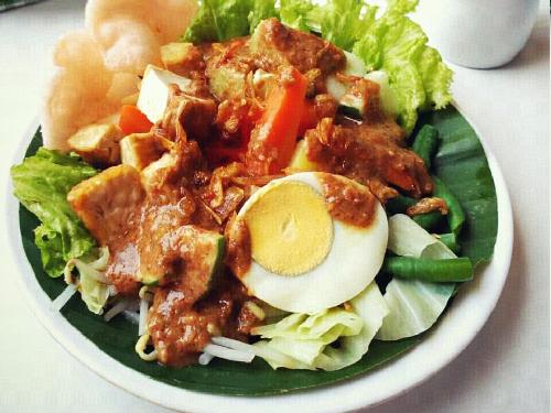 Aneka Gorengan dan Gado-Gado, Lokomotif