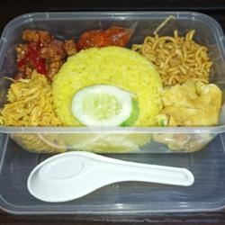 Nasi Kuning   Box Plastik