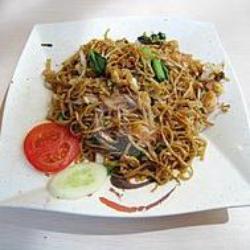 Mie Goreng Spesial(telor. Bakso. Atiampela   Ayam)