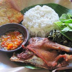 Nasi   Bebek   Tempe   Lalapan Sambel