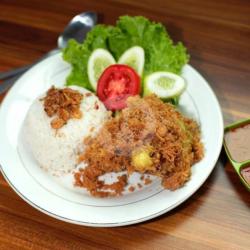 Nasi Uduk Ayam Goreng Panas