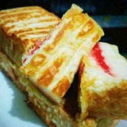 Roti Bakar Strawberry   Blueberry