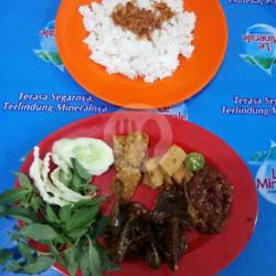 Burung   Tahu   Tempe   Nasi Uduk