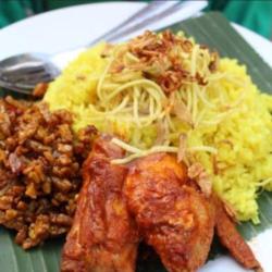 Nasi Kuning Bihun Ayam Balado