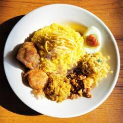 Nasi Kuning Ayam Goreng