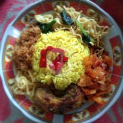 Nasi Kuning Ayam, Mie ,serundeng, Telur Suwir, Sambel Goreng Kentang,