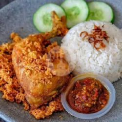 Ayam Kremes   Nasi Putih