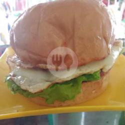 Burger Telor Ayam Ceplok