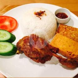 Nasi Uduk Bebek Bakar Tahu,tempe,,lalapan,