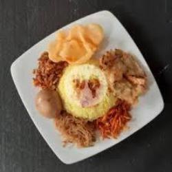 Nasi Uduk Kuning Telor Dadar