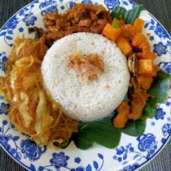 Nasi Uduk Sambel Kentang Ati Ampela