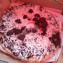 Pizza Coklat Keju Oreo