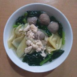 Baso Sapi Kuah Pangsit Rebus