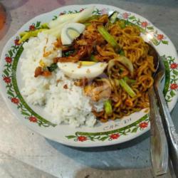 Mie Krengsengan Nasi Putih