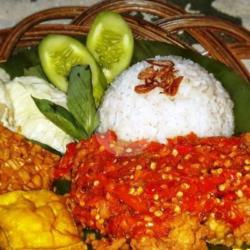 4 Ayam Penyet   Terong   Tempe   Urap